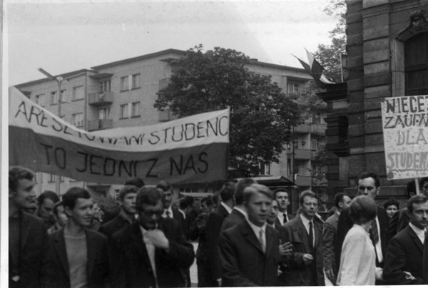 prof. roman kołacz henryk górecki uniwersytet przyrodncizy we wrocławiu upwr marzec 1968 roku strajk studentów pochód 1-majowy