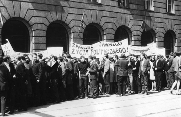 prof. roman kołacz henryk górecki uniwersytet przyrodncizy we wrocławiu upwr marzec 1968 roku strajk studentów pochód 1-majowy