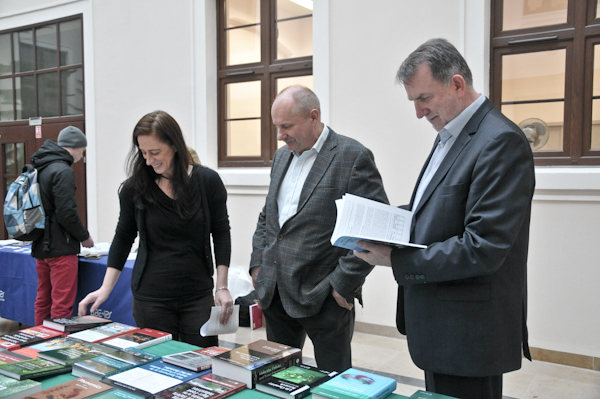 Wystawa ksiazki zagranicznej biblioteka główna Uniwersytet Przyrodniczy we Wrocławiu