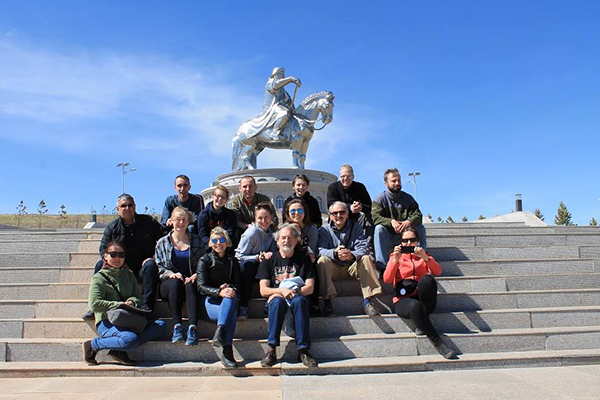 Tournée zespołu „Jedliniok”: Rosja i Mongolia, pod pomnikiem chyngis-khaana