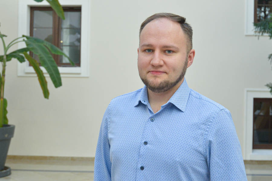 Szefem zespołu badawczego jest prof. Krzysztof Sośnica, kierownik kierownik Zakładu Geodezji Satelitarnej na UPWr