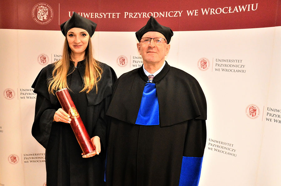 Dr Kamila Pawłuszek-Filipiak ze swoim promotorem, zmarłym niedawno prof. Andrzejem Borkowskim