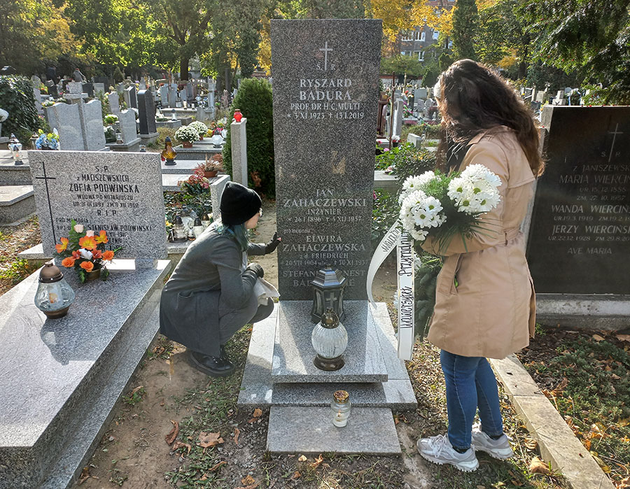 Rektor Ryszard Badura spoczywa na cmentarzu parafialnym przy ul. Bujwida we Wrocławiu
