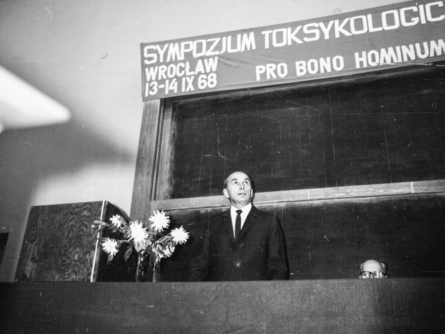 Prof. Garbulinski na sympozjum tyksokologicznym w 1968 roku