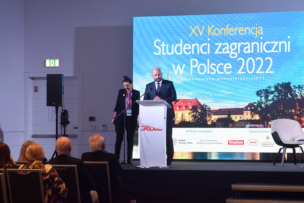 Prezydent Wrocławia Jacek Sutryk przywołał lwowski fundament wrocławskich uczelni, podkreślając jego szczególne znaczenie w sytuacji wojny w Ukrainie